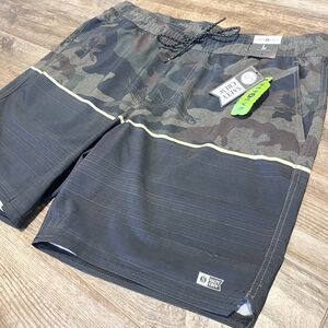 New Salty Crew Swim Shorts Large Camouflage Trunks Tandem Elastic Boardshort